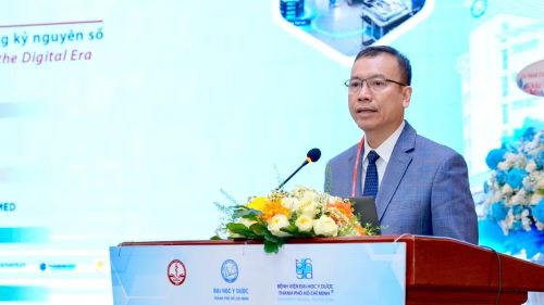 Giáo sư, Tiến sĩ, bác sĩ Nguyễn Hoàng Định, Phó Giám đốc Bệnh viện Đại học Y dược Thành phố Hồ Chí Minh.