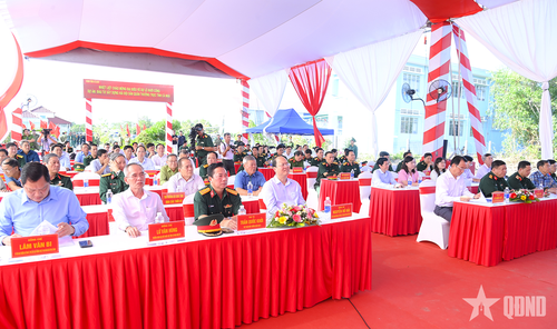 Các đại biểu tham dự buổi lễ khởi công Dự án xây dựng Hải đội Dân quân thường trực.