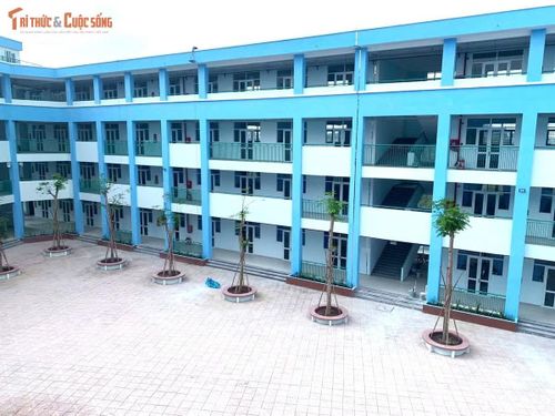 Trường Tiểu học Trần Đại Nghĩa được thiết kế gồm 1 trệt, 3 lầu, bao gồm 30 phòng học cùng các khối chức năng như phòng bộ môn, khu hành chính và sân chơi rộng rãi, đáp ứng đầy đủ nhu cầu học tập và vui chơi của học sinh.