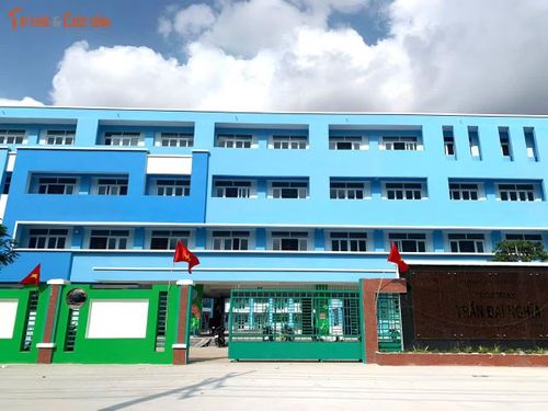 Bà Văn Minh Tân - Hiệu trưởng trường cho biết, đơn vị đang thực hiện các bước cuối cùng để tiếp nhận cơ sở vật chất từ chủ đầu tư. Sau lễ khánh thành dự kiến diễn ra vào ngày 19/5, trường sẽ triển khai tuyển sinh ngay trong đầu tháng 6 với 10 lớp 1, đồng thời tiếp nhận thêm học sinh chuyển đến từ địa bàn phường và các khu vực lân cận.
