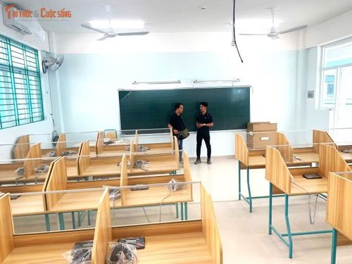Mỗi phòng học có diện tích tiêu chuẩn khoảng 52m2, được thiết kế hiện đại, đáp ứng đầy đủ quy chuẩn phòng học cùng các phòng chức năng.