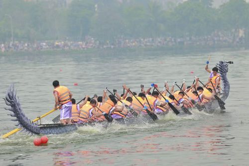 Tham gia giải đấu năm nay có 9 đội chải gồm: Thanh Miếu, Việt Trì 1, Việt Trì 2, Tam Nông, Thọ Văn, Đào Xá, Tiên Lương, Đoan Hùng, Sông Lô với 240 vận động viên đại diện cho tinh thần đoàn kết và sức trẻ của các địa phương.