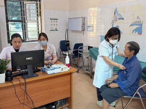 Khám sức khỏe miễn phí tại Trung tâm Y tế Mường Nhé.