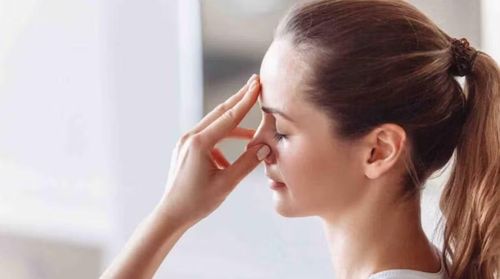 Hãy rời xa điện thoại và màn hình trong vài phút. Nhìn ra ngoài, duỗi người hoặc chỉ ngồi yên một một lúc. (Ảnh: ITN).