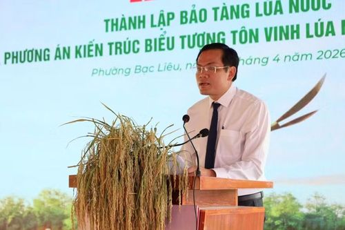 Ông Ngô Vũ Thăng, Phó Chủ tịch UBND tỉnh Cà Mau phát biểu tại buổi lễ.