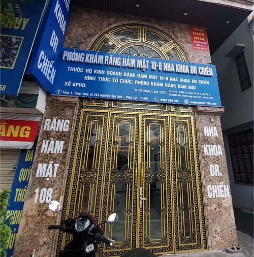 Một phòng nha khoa được phản ánh trong loạt bài và phóng viên đã thông báo cho lãnh đạo UBND phường Phúc Lợi (Hà Nội) kiểm tra