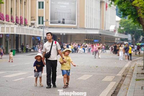 Trong kỳ nghỉ kéo dài 3 ngày, từ 26/4, thời tiết được dự báo tiếp tục thuận lợi, trời mát, ít mưa, phù hợp cho các hoạt động ngoài trời.