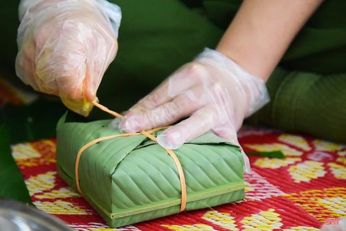 Bằng sự khéo léo, các đội đã gói những chiếc bánh chưng đẹp mắt kính dâng lên Quốc Tổ.