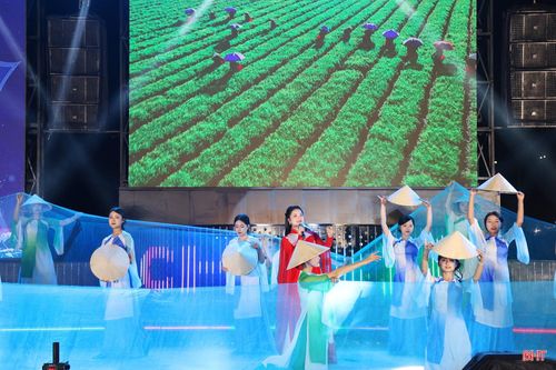 Ca khúc "Hà Tĩnh trong em" được thể hiện qua giọng ca Khánh Hà.