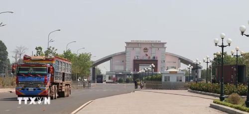 Cửa khẩu quốc tế Hoa Lư (xã Lộc Thạnh, tỉnh Đồng Nai) là một trong những cửa khẩu quốc tế quan trọng của khu vực Đông Nam Bộ, kết nối trực tiếp với tỉnh Kratie, Vương quốc Campuchia. (Ảnh: Sỹ Tuyên/TTXVN)