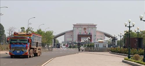 Cửa khẩu quốc tế Hoa Lư (xã Lộc Thạnh, tỉnh Đồng Nai) là một trong những cửa khẩu quốc tế quan trọng của khu vực Đông Nam Bộ, kết nối trực tiếp với tỉnh Kratie, Vương quốc Campuchia. Ảnh: Sỹ Tuyên/TTXVN