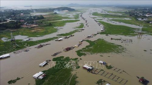 Làng nuôi cá bè sông La Ngà, địa điểm được nhiều khách du lịch yêu thích. Ảnh: Sỹ Tuyên/TTXVN