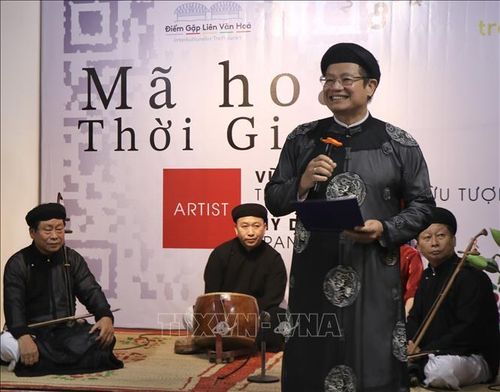 Tiến sĩ Phan Thanh Hải, Giám đốc Sở Văn hóa và Thể thao thành phố Huế phát biểu tại lễ khai mạc triển lãm.