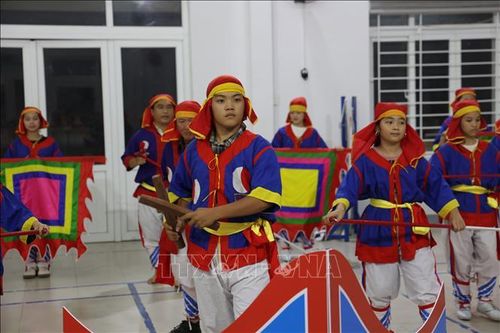 Việc truyền dạy hò bả trạo góp phần bảo tồn di sản văn hóa phi vật thể của cư dân ven biển Khánh Hòa. Ảnh Đặng Tuấn/TTXVN