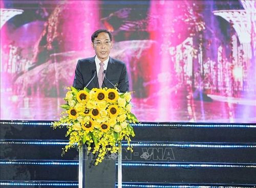 Phó Chủ tịch UBND tỉnh Thanh Hóa Đầu Thanh Tùng phát biểu tại buổi lễ.