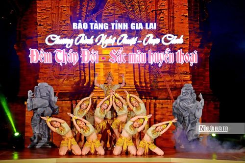 Chương trình được dàn dựng công phu với nhiều tiết mục như múa chăm cung đình