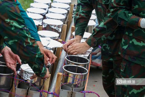 Từng chi tiết kỹ thuật được kiểm tra cẩn trọng trước giờ khai hỏa.
