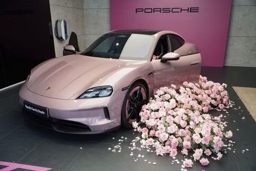 Porsche Taycan hiện đang có giá bán khởi điểm từ 4,6 tỷ chưa kể các tùy chọn cá nhân hóa