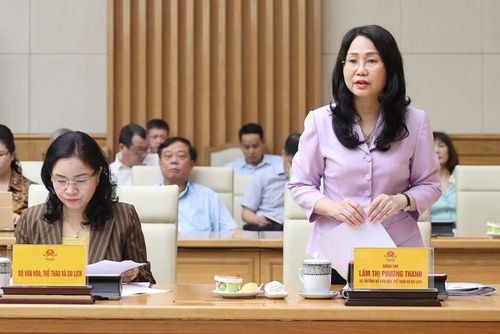 Bộ trưởng Bộ Văn hóa, Thể thao và Du lịch Lâm Thị Phương Thanh báo cáo tại cuộc họp - Ảnh: VGP/Nhật Bắc