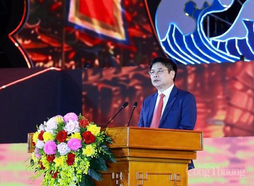 Ông Phạm Văn Nghiêm - Phó Chủ tịch UBND tỉnh Hưng Yên phát biểu tại lễ khai mạc.