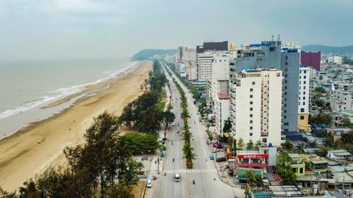 Với sự chuẩn bị chu đáo, đồng bộ và chuyên nghiệp, Lễ hội du lịch biển Sầm Sơn 2026 không chỉ là sự kiện mở màn cho mùa du lịch hè mà còn là dịp để quảng bá hình ảnh Sầm Sơn đến với bạn bè trong và ngoài nước. Thông qua lễ hội, chân dung một đô thị biển trẻ trung, năng động, giàu bản sắc văn hóa đang dần được khắc họa rõ nét. Sầm Sơn không chỉ là điểm đến nghỉ dưỡng quen thuộc mà còn là trung tâm du lịch trọng điểm quốc gia, với nhiều sản phẩm du lịch đa dạng và hấp dẫn.