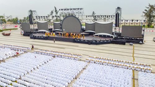Điểm nhấn của đêm khai mạc là chương trình nghệ thuật đặc sắc, được dàn dựng công phu với sự tham gia của nhiều nghệ sĩ, diễn viên chuyên nghiệp.