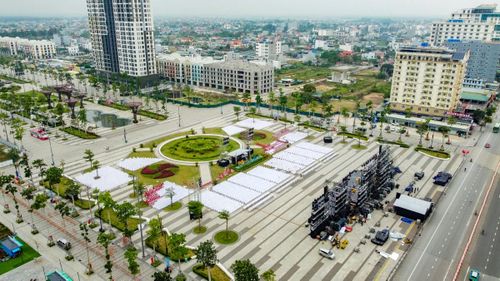 Lễ hội du lịch biển Sầm Sơn 2026 sẽ chính thức diễn ra vào lúc 19h30 ngày 25/4. Với chủ đề “Sầm Sơn - Khát vọng rực rỡ”, chương trình năm nay không chỉ là hoạt động thường niên mà còn mang thông điệp về sự vươn mình mạnh mẽ của đô thị biển trên hành trình phát triển.