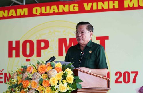 Đồng chí Bùi Ngọc Sương, nguyên Phó Bí thư Tỉnh ủy, nguyên Chủ tịch UBND tỉnh Kiên Giang, Trưởng ban Liên lạc cựu chiến binh Tiểu đoàn 207 - 519 phát biểu tại buổi họp mặt.