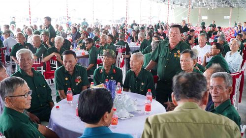 Đông đảo cựu chiến binh dự họp mặt.