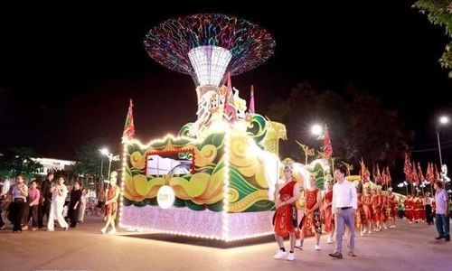 Lễ hội văn hóa dân gian đường phố với chủ đề "Thanh âm nguồn cội".