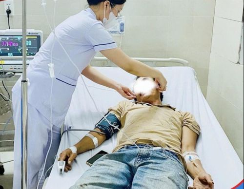 Một trường hợp bị ngộ độc Ciguatoxin do ăn cá chình biển được theo dõi, điều trị tại Trung tâm Y tế khu vực Sơn Trà. Ảnh: T.D
