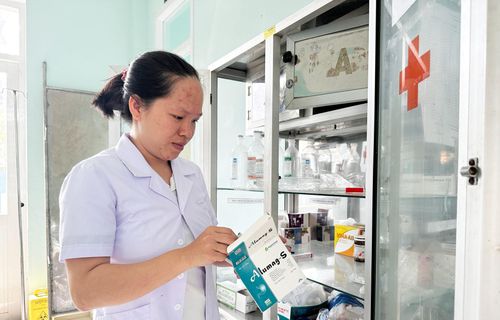 Cơ sở thiết bị ở Trạm Y tế xã Trà Giáp chưa đáp ứng nhu cầu thực tế của người dân. Ảnh: PHAN VINH
