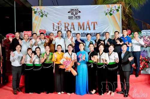 Chị Lù Thị Toản tại lễ ra mắt HTX Du lịch cộng đồng Quan Chiêng, phường Mường Lay,đánh dấu bước phát triển mới trong hành trình khởi nghiệp gắn với bảo tồn văn hóa truyền thống.