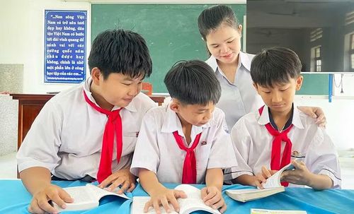 Trường THCS Ân Mỹ (xã Ân Hảo) tổ chức hoạt động giúp học sinh yêu thích đọc sách. Ảnh: Hồ Điểm