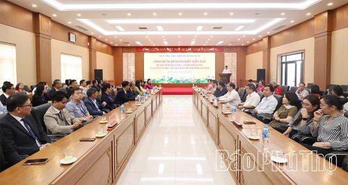 Quang cảnh buổi làm việc.