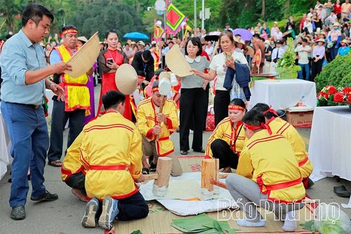 Không khí tranh tài quyết liệt tại khu vực của cụm 3, các thành viên đều nỗ lực hết mình vì “màu cờ sắc áo”.