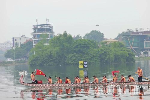Về đích trong sắc cờ đỏ sao vàng kiêu hãnh.