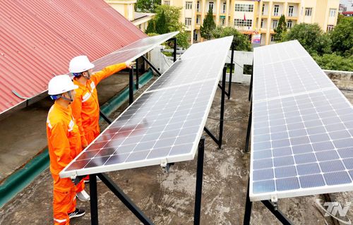 Hiện nay, nhiều khách hàng sau khi lắp đặt hệ thống điện mặt trời mái nhà đã đáp ứng nhu cầu sử dụng, đồng thời có thể bán phần điện dư cho ngành Điện.