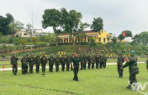 Tiểu đoàn 1 (Lữ đoàn 210) huấn luyện chiến sĩ mới.