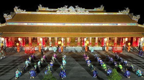  Lễ thiết triều được sân khấu hóa