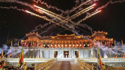  "Hoàng cung huyền ảo" chính thức khai mạc sau màn pháo hoa rực rỡ