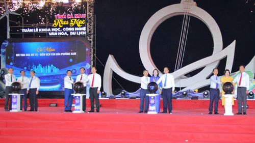 Các đại biểu ấn nút khai mạc Tuần lễ Khoa học, Công nghệ - Văn hóa, Du lịch và Cuộc thi "Gạo ngon Đồng bằng sông Cửu Long" lần thứ I năm 2026.
