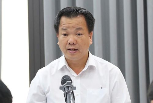 Ông Nguyễn Minh Nam báo cáo tại buổi làm việc.