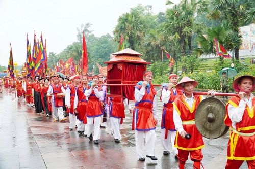 Đoàn rước kiệu dâng lễ Giỗ Tổ Hùng Vương - Lễ hội Đền Hùng.