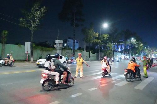 Kiểm soát các phương tiện lưu thông trên tuyến đường Võ Thị Sáu.