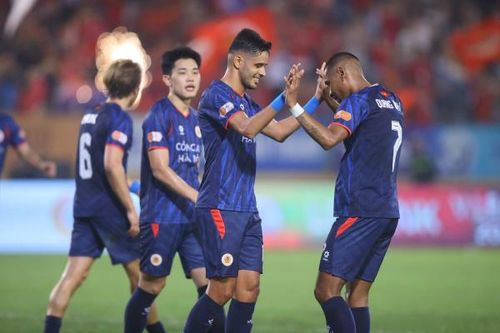 CAHN vẫn đang nắm quyền tự quyết trong cuộc đua vô địch tại V.League mùa này. Ảnh: VPF.