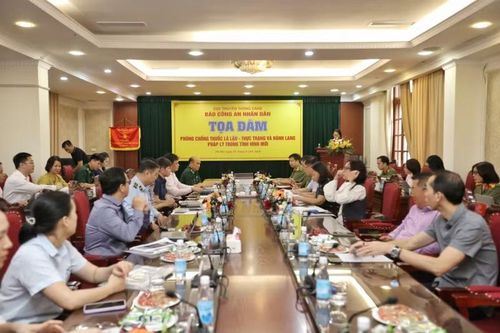 Các đại biểu dự buổi Tọa đàm.
