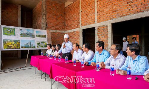  Đồng chí Nguyễn Minh Luân, Ủy viên Ban Thường vụ Tỉnh ủy, Phó Chủ tịch UBND tỉnh Cà Mau, thay mặt lãnh đạo tỉnh phát biểu, mong muốn các đơn vị thi công đẩy nhanh tiến độ, sớm đưa công trình vào sử dụng.