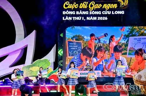  Các tiết mục văn nghệ đặc sắc ca ngợi hạt lúa và vẻ đẹp vùng đất Cà Mau cùng sự chuyển mình trong kỷ nguyên mới.