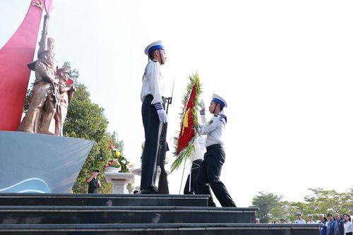 Không khí trang nghiêm, xúc động dâng trào sự tự hào tại quân cảng Lữ đoàn 125 trước giờ đoàn xuất phát